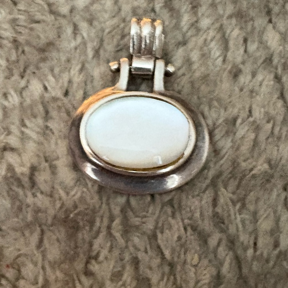 GUC stamped .925 small Mother of Pearl pendant